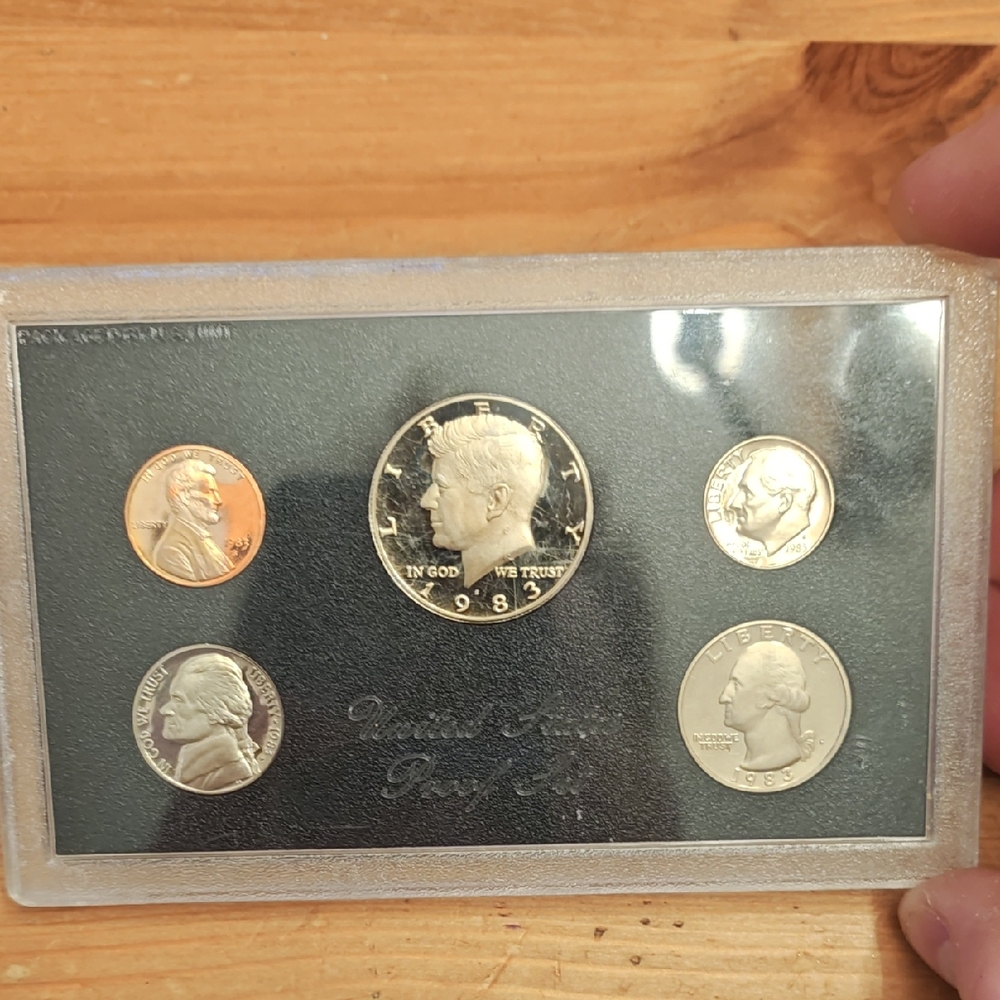 1983 U.S. Proof Set - 5 Coin Display (Silver-Toned with Copper Penny)